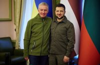 Литва планує відкликати свого посла в Україні