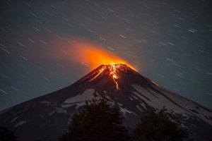 В Чили произошло землетрясение и началось извержение вулкана