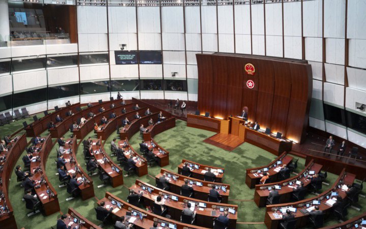 Гонконг опублікував законопроєкт про нацбезпеку з довічним ув'язненням за державну зраду