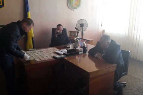 Глава района в Житомирской области задержан на взятке