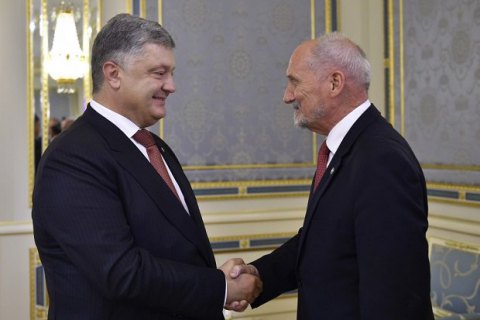 Порошенко провів зустріч з міністром оборони Польщі