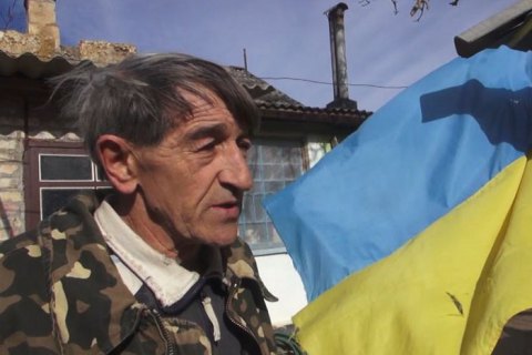 Окупаційний суд оштрафував кримчанина за український прапор у дворі