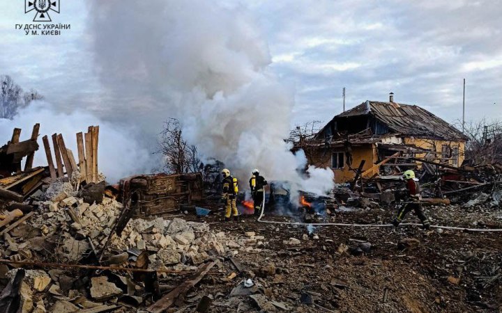 У Київській області уламки російських ракет пошкодили 21 будинок і медзаклад (оновлено)
