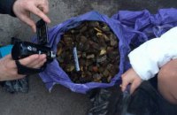У Рівненській області поліцейські вилучили 65 кг бурштину і мотопомпу