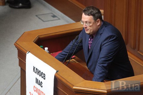 Геращенко отрицает причастность патрульного Олейника к фабрикации дел "автомайдановцев"