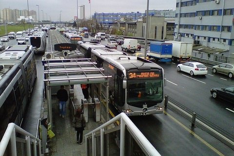 Власти Киева хотят запустить метробус на Троещину
