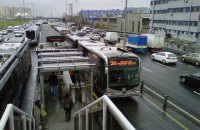 Влада Києва хоче запустити метробус на Троєщину