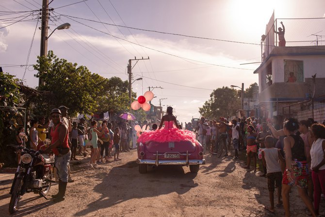 Латиноамериканская традиция совершеннолетия, знаменующая собой переход к женственности. Гендерный обряд на Кубе. 