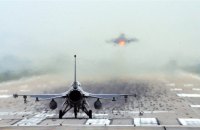 Навчання українських пілотів F-16 може проводитись у Румунії і Данії, – Білий дім