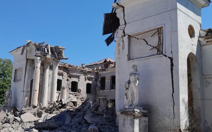 РФ вдарила по Дружківці на Донеччині, постраждали троє людей