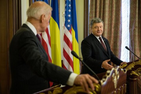 Санкции должны заставить Россию уважать международное право, - Порошенко