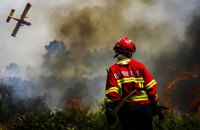 Тисячі вогнеборців приборкують лісові пожежі в Португалії, Іспанії та Франції, загинуло 300 людей