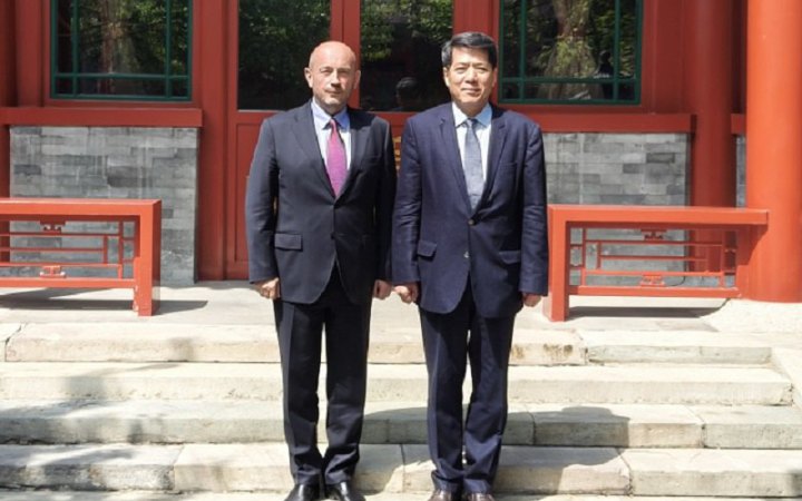 Спецпредставник Китаю Лі Хуей зустрівся із українським послом Рябікіним