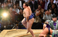 Український сумоїст Явгусишин переміг на турнірі Kyushu Basho-2025 і став володарем Кубка Імператора