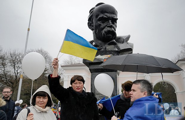 Проукраинский митинг в Крыму в марте 2014 года, незадолго до так называемого референдума