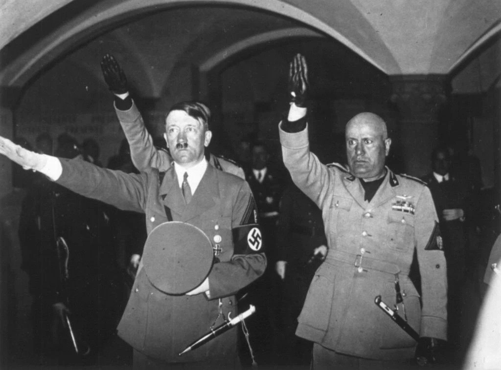 Диктатори Гітлер і Муссоліні 