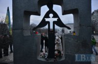 Офіс Порошенка попросив пробачення за події біля пам'ятника Голодомору