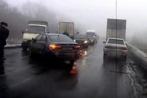 В Луганской области из-за тумана в ДТП разбились 10 авто