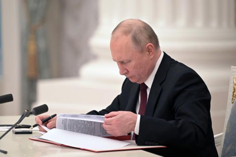 Путін доручив скласти список держав-ворогів Росії і виплачувати їм кредити в рублях