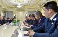 ​Порошенко обсудил ситуацию на Донбассе с министрами обороны 4 стран 