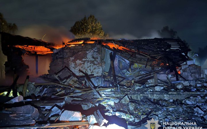 Ворог пошкодив на Чернігівщині житлові будинки, магазини, сільраду та автомобіль