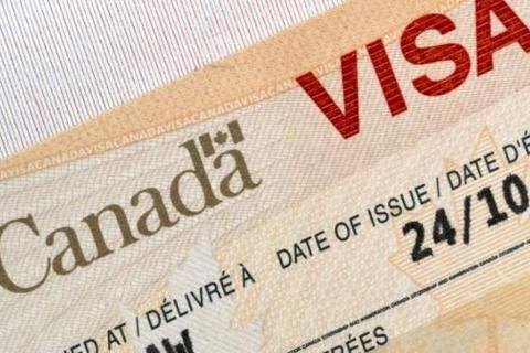 Канада отказывает в визе каждому четвертому украинцу