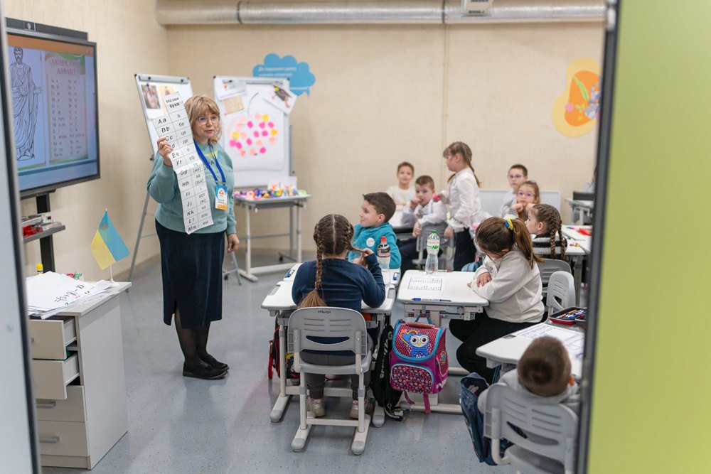 Урок у підземній школі у Балабине поблизу Запоріжжя.