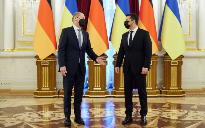 Зеленский и Шольц обсудили оборонную поддержку Украины