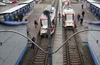 Азаров угрожает закрыть скоростной трамвай на Троещину 