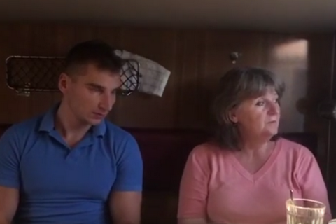 Мать российского военного Агеева, задержанного возле Желобка, приехала в Украину