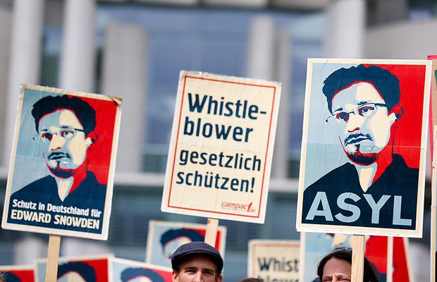 Акция в поддержку Сноудена в Берлине