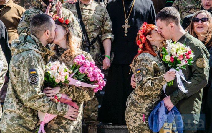 В Україні в День закоханих одружилися 700 пар, найбільше - в Києві