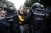 Полиция в Каталонии не дает проводить референдум о независимости