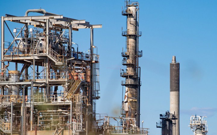 В Австралії на нафтопереробному заводі зайнялася масштабна пожежа