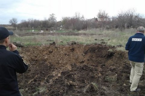 Военные показали последствия обстрела "Градом" села в Донецкой области