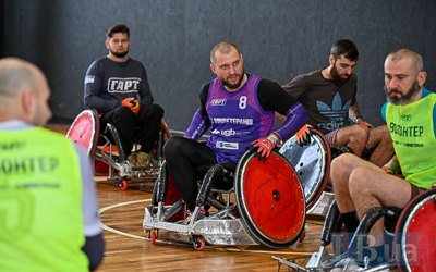 Ви бачили, як пресують колісними кріслами? Репортаж з ветеранського регбі