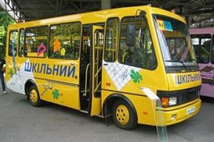 В Черкасской области ПР раздавала школьные автобусы, купленные Кабмином