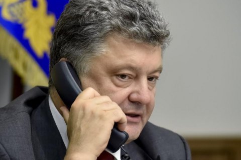 Порошенко по телефону привітав перших звільнених з полону українців