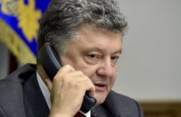 Порошенко по телефону привітав перших звільнених з полону українців