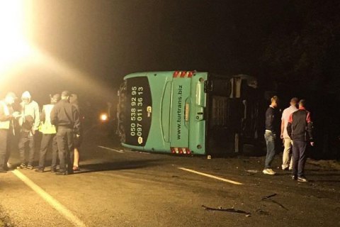 У ДТП за участю автобуса під Львовом постраждали 20 осіб, один водій загинув