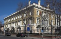 ​Майже половина співробітників посольства Росії в Угорщині може мати зв'язки зі спецслужбами