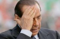 Берлускони надавали по лицу