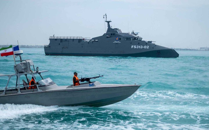 Битва за протоку: Іран втрачає флот, але тримає світ у заручниках