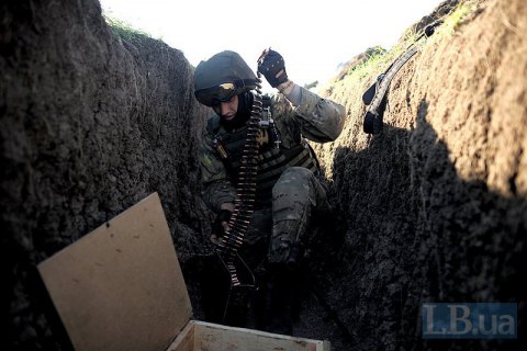 На Донбасі отримав травму один український військовий