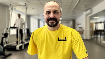 «Для нас не існує “наші хлопці” чи “ненаші”». Робочий день штаб-сержанта, який після важкого поранення допомагає побратимам 