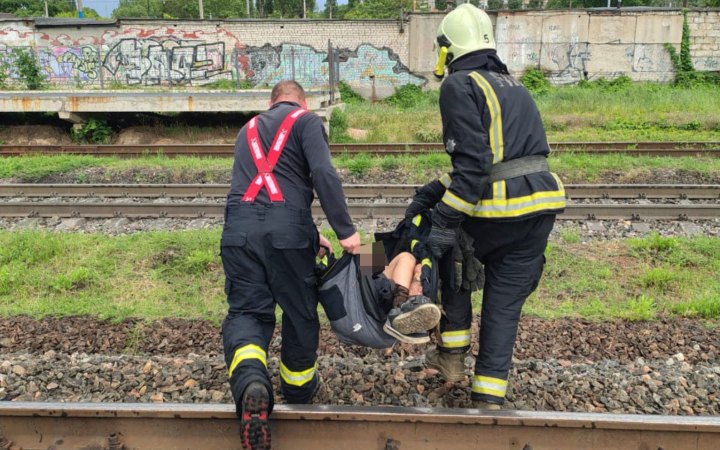 В Одесі підлітка уразило струмом на даху вантажного вагона