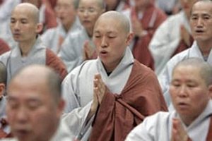 Глава южнокорейских буддистов извинился за поведение монахов