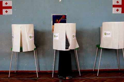 На парламентських виборах у Грузії лідирує правляча партія, - екзит-поли