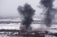 На Донбасі під час обстрілу автомобіля загинув капелан, чотирьох військових поранено (оновлено)