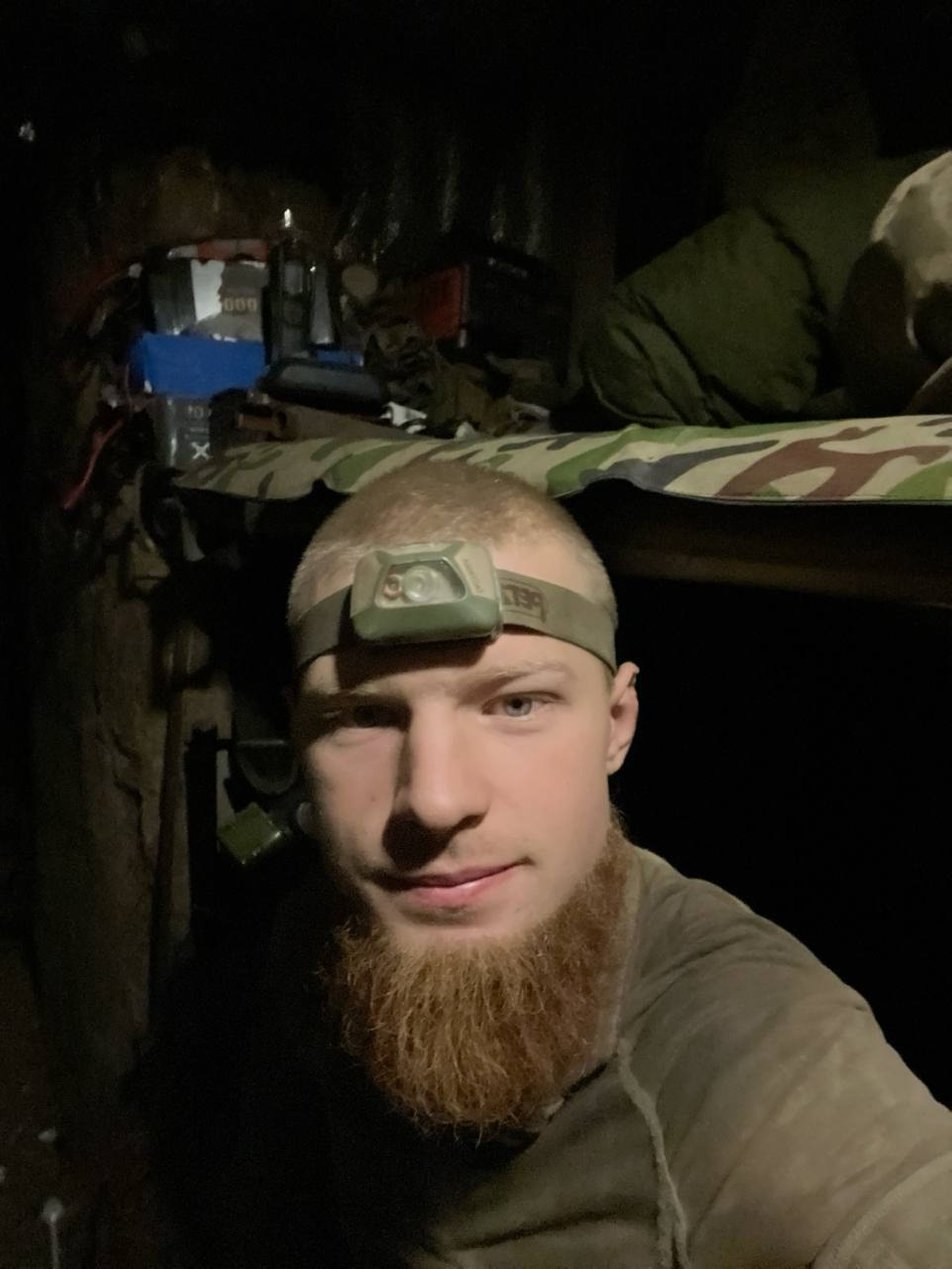 Владислав Стоцький в окопі під час 67-добового протистояння російським військам під Сіверськом, Донецький
напрямок, літо 2024 року. 